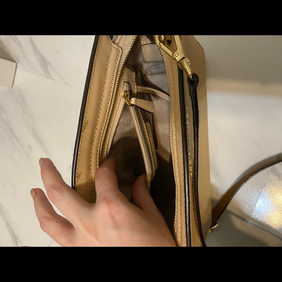 Micheal Kors Crossbody - Picture 6 of 7